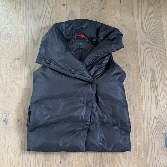 Jackets & Blazers - Espirit down puffer vest Women’s small. Stylish, super soft & warm. A+ condition